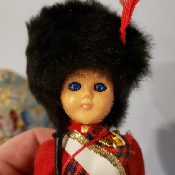 Vintage Scottish Doll Male Bagpipes Kilt Guard Sporran Tartan 8" - Picture 6 of 12